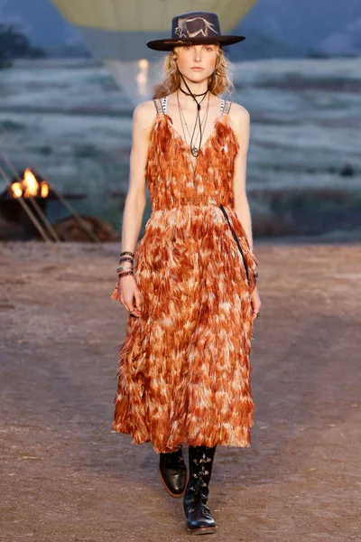 Look 28